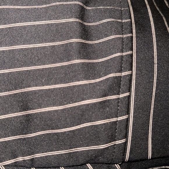 NWT - BCBG MAXAZRIA Striped V-Neck Peplum Top - Size Medium - Picture 5 of 5